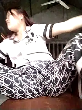 Snapshot of m-mbae chatting on February 25, 2026, 12:55 am m-mbae online show from February 25, 2026, 12:55 am