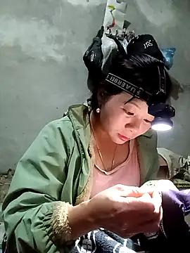 vangkt-cute online show from November 23, 2025, 11:42 am