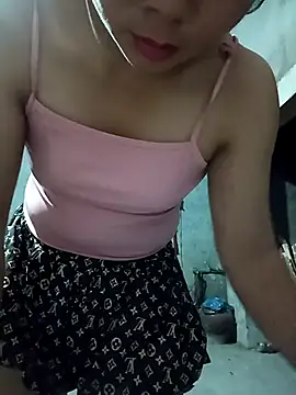 vangkt-cute online show from April 17, 2026, 8:55 pm