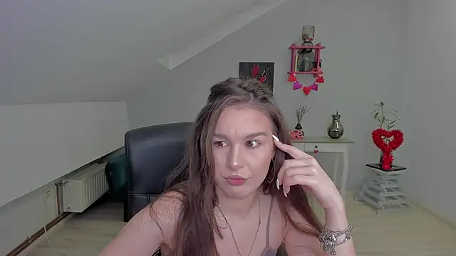 LouannaHart online show from February 13, 2026, 4:45 am