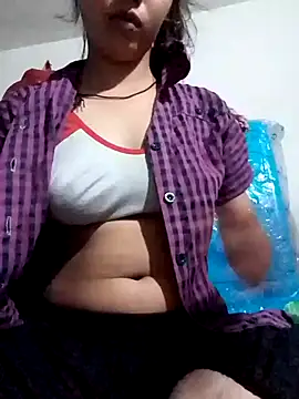 Hot  girls001 online show from April 17, 2026, 5:49 pm