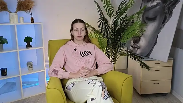 MerrileeFondren online show from November 14, 2025, 7:12 am