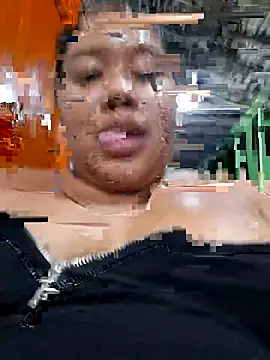 Snapshot of Sarahy- chatting on May 1, 2026, 12:26 am Sarahy- online show from May 1, 2026, 12:26 am