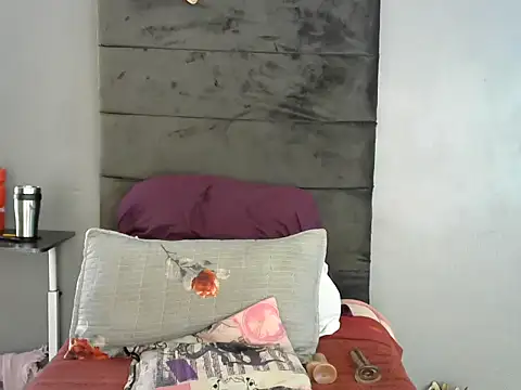 WILD KITTYxXxX online show from November 23, 2025, 11:20 am