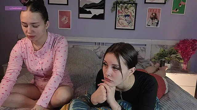 Snapshot of SonaMist chatting on November 25, 2025, 4:02 am SonaMist online show from November 25, 2025, 4:02 am