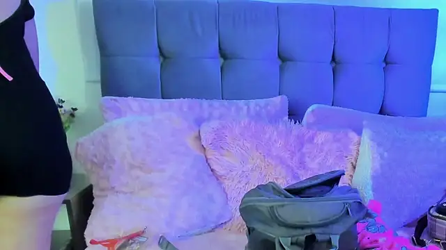 Snapshot of hazz_smith chatting on November 24, 2025, 6:19 pm hazz smith online show from November 24, 2025, 6:19 pm