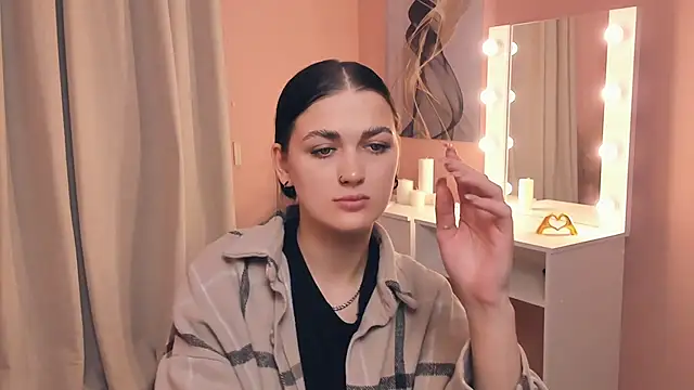 ShanelLevoy online show from November 14, 2025, 8:18 am