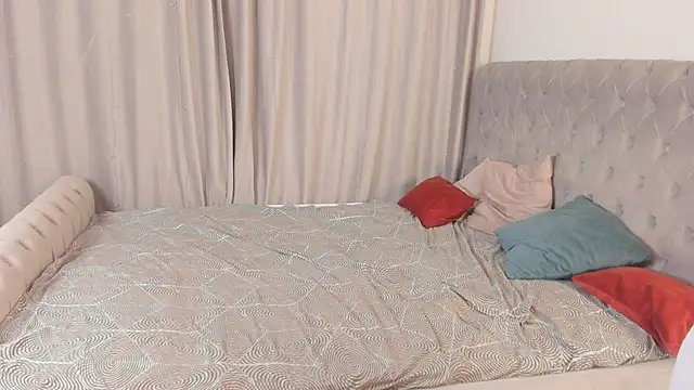 HertaAmorin online show from November 23, 2025, 6:51 pm