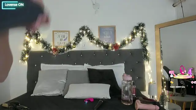 Sara puertaa  online show from December 3, 2025, 5:12 pm