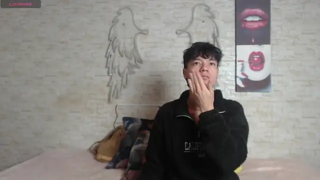 axel milo kairo and noa online show from December 17, 2025, 3:06 pm