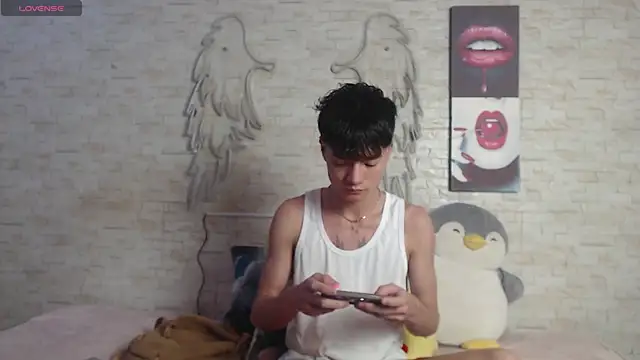 axel milo kairo and noa online show from January 7, 2026, 6:02 pm