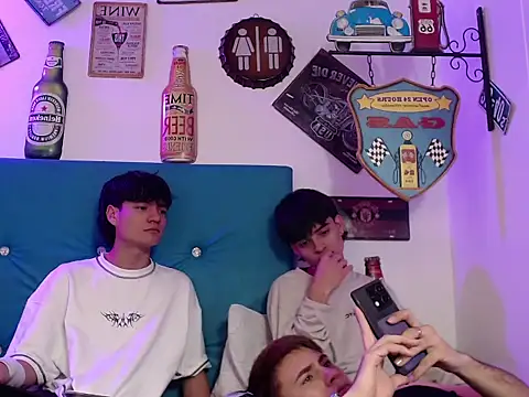 axel milo kairo and noa online show from November 21, 2025, 4:00 am