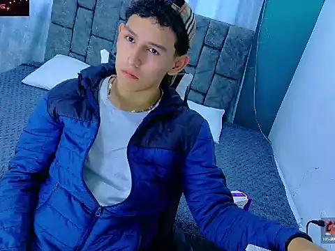 FelipeGonzalezz online show from January 7, 2026, 12:21 pm