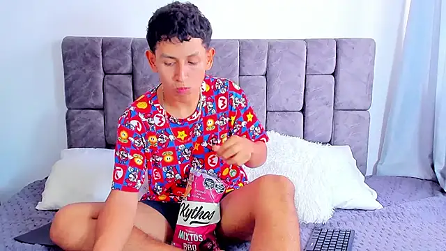 FelipeGonzalezz online show from November 11, 2025, 7:08 pm