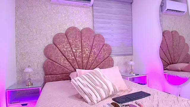 Snapshot of mia_fontana_ chatting on November 20, 2025, 11:55 am mia fontana online show from November 20, 2025, 11:55 am