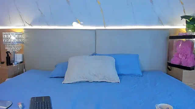 april grey11 online show from April 17, 2026, 7:49 pm