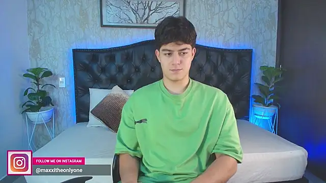 MaxxiCruzz online show from November 29, 2025, 4:45 am