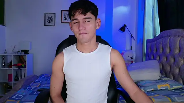 estebanperez 26 online show from April 18, 2026, 11:12 am