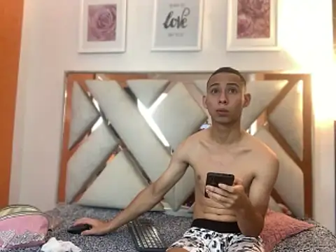 Antonella And Thiago online show from February 24, 2026, 1:12 pm