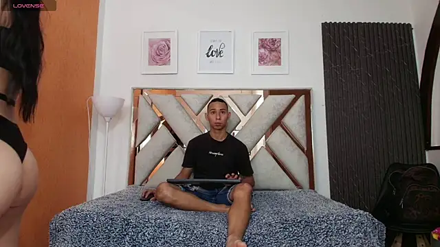 Antonella And Thiago online show from November 14, 2025, 12:31 pm