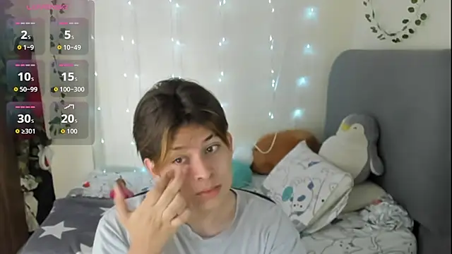 Felix kitty online show from November 26, 2025, 7:36 pm