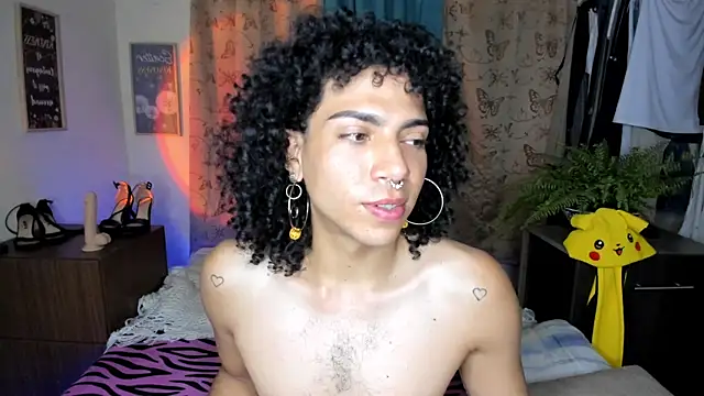 Angel White25 online show from April 19, 2026, 10:12 pm