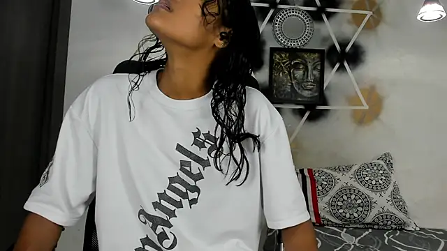 eliana prince online show from November 14, 2025, 3:43 am