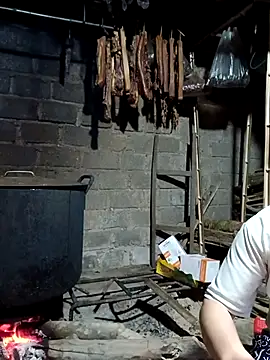 Snapshot of girl-hot2x chatting on February 25, 2026, 12:27 pm girl-hot2x online show from February 25, 2026, 12:27 pm