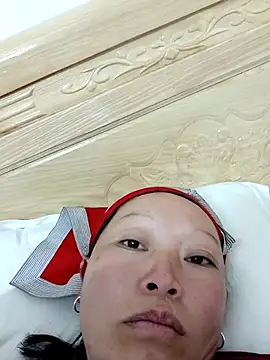 Snapshot of girl-hot2x chatting on February 8, 2026, 2:37 pm girl-hot2x online show from February 8, 2026, 2:37 pm