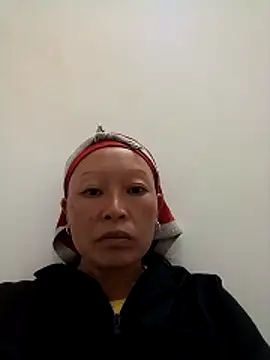 girl-hot2x online show from November 20, 2025, 1:45 pm