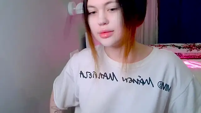 cuddlymisa online show from November 11, 2025, 6:58 pm