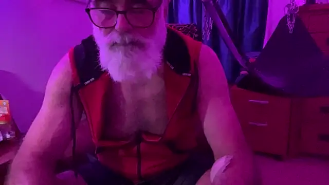 Snapshot of LeatherSdaddy chatting on June 1, 2026, 8:41 pm LeatherSdaddy online show from June 1, 2026, 8:41 pm