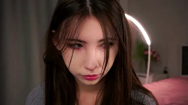 NanceeWestaway online show from November 23, 2025, 3:22 pm