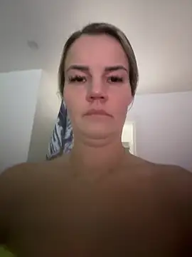 Cutebrowneyes  online show from March 2, 2026, 10:06 pm