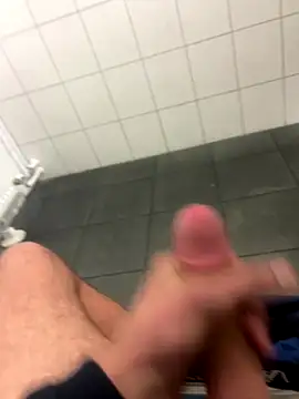 lukasDickpic12 online show from November 22, 2025, 5:34 pm