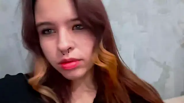 Snapshot of AwnyGrub chatting on November 13, 2025, 4:33 pm AwnyGrub online show from November 13, 2025, 4:33 pm