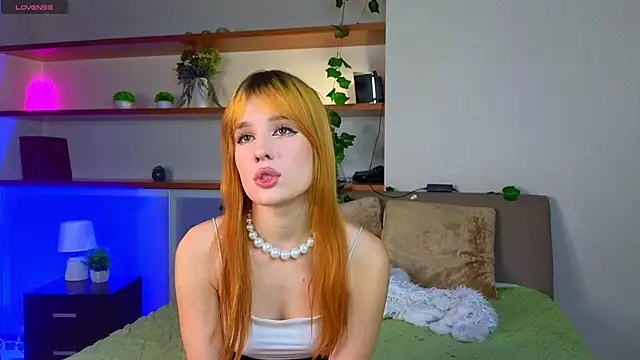 LynnaSetser online show from November 29, 2025, 2:23 am