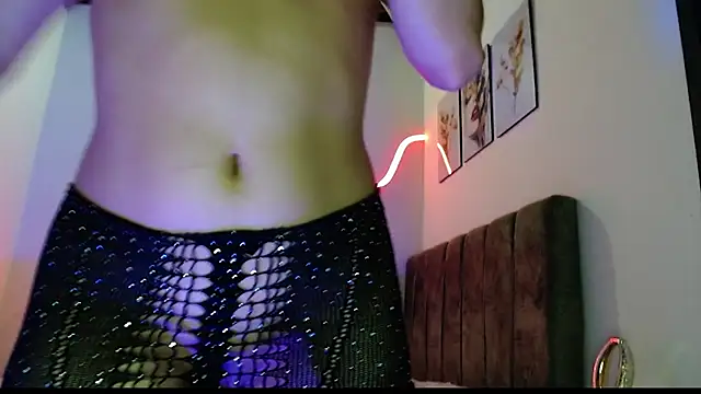 iris luna  online show from November 21, 2025, 11:04 pm