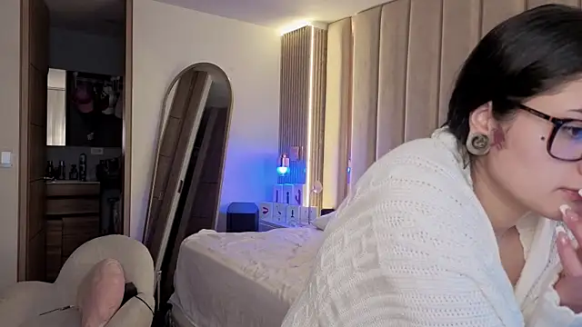 Snapshot of Iamnyxy chatting on December 16, 2025, 11:03 am Iamnyxy online show from December 16, 2025, 11:03 am