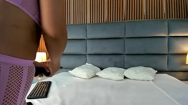 Lucy Vegas online show from February 2, 2026, 1:10 pm