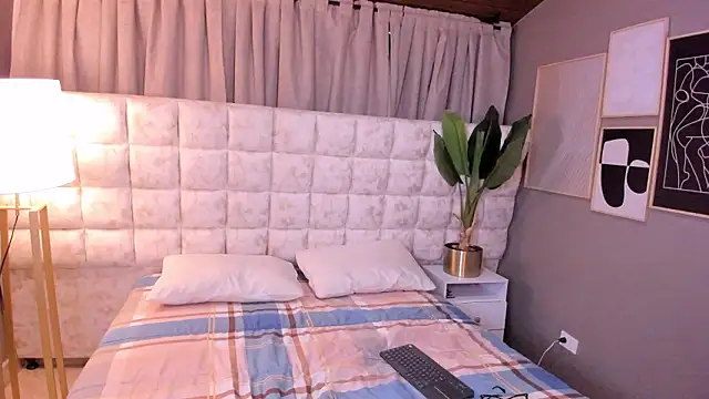 Atenea Velle online show from March 4, 2026, 2:03 pm