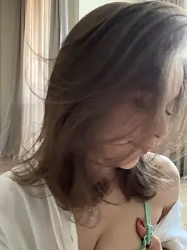 yoyogirlx online show from May 27, 2026, 11:50 am