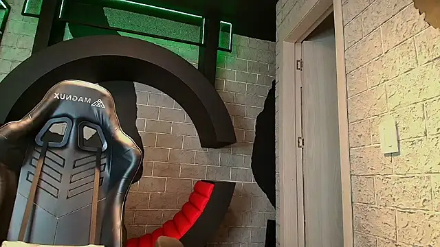 MyStrongSubmissive online show from November 16, 2025, 10:13 pm