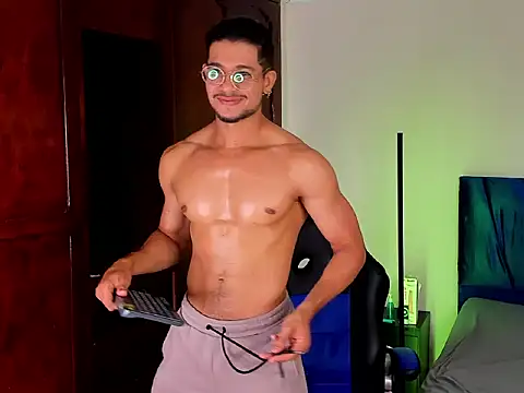 Nolan joness online show from March 31, 2026, 8:33 pm