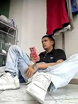 Chris    Col online show from December 2, 2025, 4:41 pm