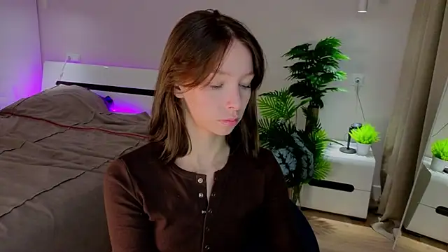 LilyPoetry  online show from November 26, 2025, 11:54 am