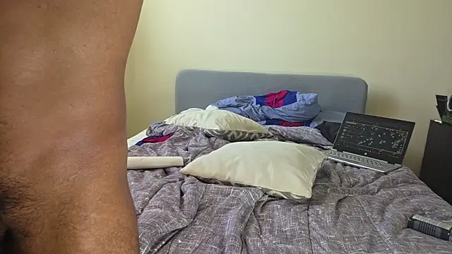 piggylatino online show from July 27, 2026, 1:40 pm