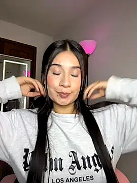 Hannaah wood online show from November 28, 2025, 6:30 pm