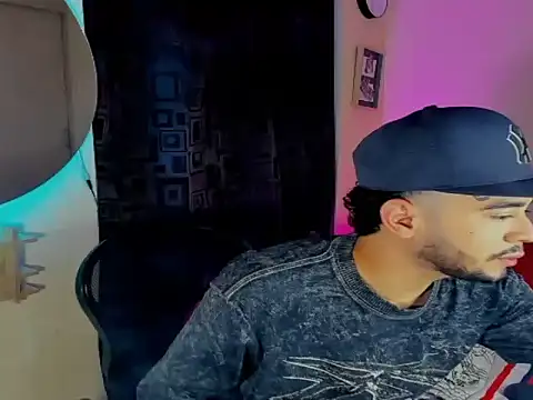 JohnE Medina online show from December 5, 2025, 8:28 pm