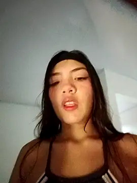 Pretty-v online show from November 13, 2025, 1:42 am